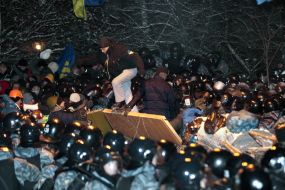 Уничтожение баррикад на пересечении улиц Лютеранская и Банковая