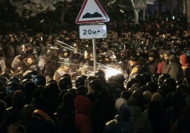 Уничтожение баррикад на пересечении улиц Лютеранская и Банковая