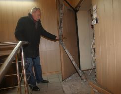Вибиті двері офісу партії "Батьківщина"
