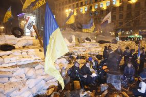People near the barricades
