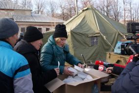 A woman hands out food