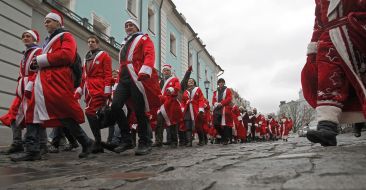 Parade of helpers of Sainted Nikolay and Fathers Frost-volonterovs