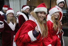 Parade of helpers of Sainted Nikolay and Fathers Frost-volonterovs
