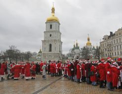 Parade of helpers of Sainted Nikolay and Fathers Frost-volonterovs