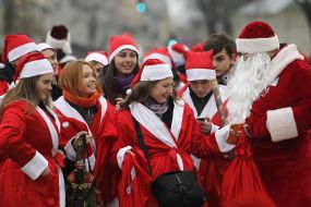 Parade of helpers of Sainted Nikolay and Fathers Frost-volonterovs