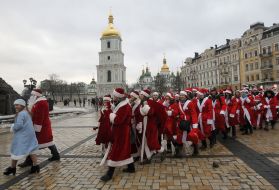 Parade of helpers of Sainted Nikolay and Fathers Frost-volonterovs