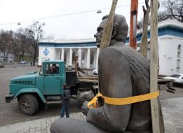 Installation of monument to Lobanovskiy
