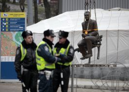 Installation of monument to Lobanovskiy