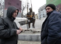 Installation of monument to Lobanovskiy