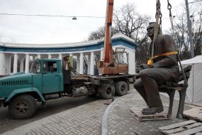 Installation of monument to Lobanovskiy