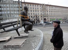 Installation of monument to Lobanovskiy