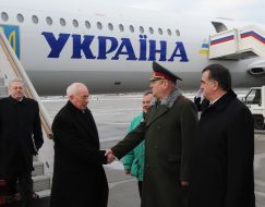 Nikolay Azarov at the airport
