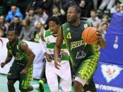 Kindell Dykes and Julian Mavungu