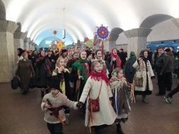 Участники парада Рождественских звезд