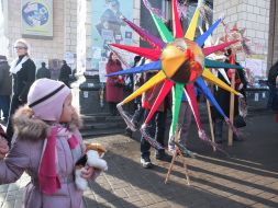Участники парада Рождественских звезд