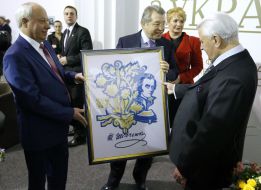 Leonid Kravchuk and Sergey Tulub