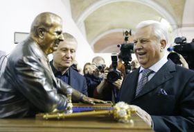 Leonid Kravchuk and Grigoriy Surkis