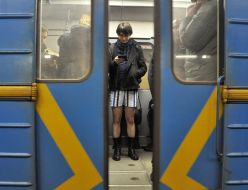 Флеш-моб "Проезд в метро без штанов"