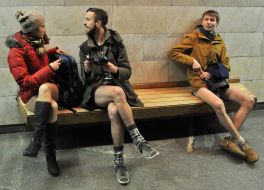 Флеш-моб "Проезд в метро без штанов"