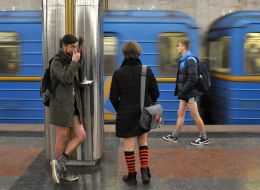 Флеш-моб "Проезд в метро без штанов"