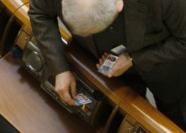 Lawmaker holds voting cards