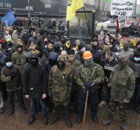 The activists of Euromaydan guard barricades