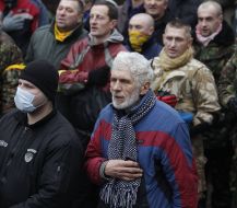 The activists of Euromaydan guard barricades