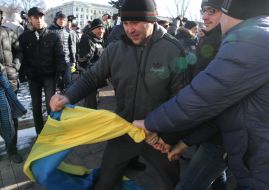 Столкновение между участниками Евромайдана и сторонниками власти