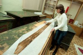 Employee of restoration workshop