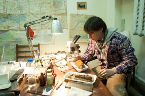 Employee of restoration workshop