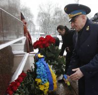 Laying flowers to the Taras Shevchenko monument