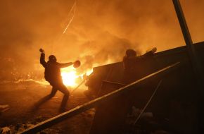 Protesters at Hrushevskogo street in Kyiv