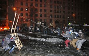 Protesters at Hrushevskogo street in Kyiv