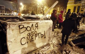 Protesters at Hrushevskogo street in Kyiv