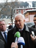 Nikolay Azarov speaks to journalists in Davos