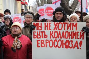 Picketing Consulate of Lithuania