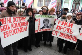 Picketing Consulate of Lithuania