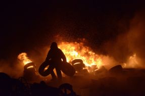 Protesters at Hrushevskogo street in Kyiv