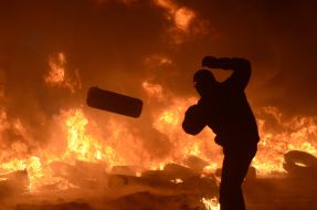 Protesters at Hrushevskogo street in Kyiv
