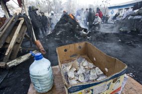 Коробка с замерзшим хлебом