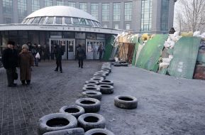 Барикади на вулиці Інститутській