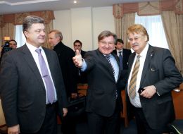 Elmar Brok, Petr Poroshenko and Grigory Nemyrya