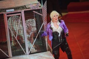 Ева Джулия Кристи с тигром