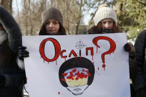 A rally in support of battered doctors