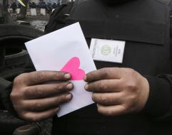 The fighter of Self-defence holds "valentynkа"