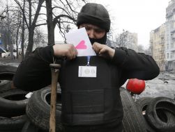 The fighter of Self-defence holds "valentynkа"