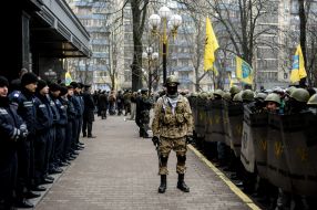 The members of Self-defence of Maydan picket general prosecution