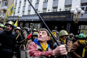 The members of Self-defence of Maydan picket general prosecution