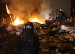 Вогнища з покришок на вулиці Грушевського