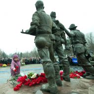 Покладання квітів до пам'ятника воїнам-інтернаціоналістам